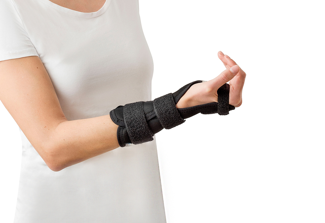 Manufixe short wrist orthosis with moldable aluminum splint