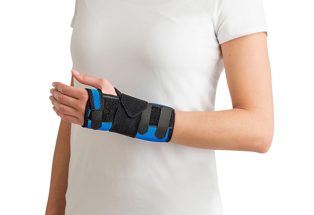 This Manutete wrist orthosis can be used on the left hand