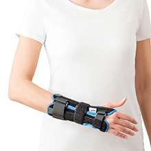 The Manufixe wrist orthosis can be used on the right or left hand