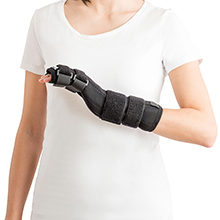 L'orthèse de poignet Manufixe permet également de stabiliser les phalanges des doigts