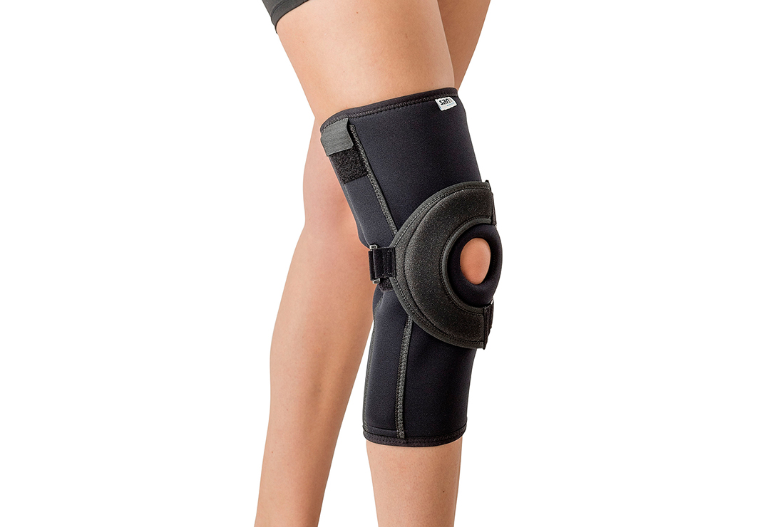 L'orthèse de genou Genufix peut être portée sur le genou droit ou gauche