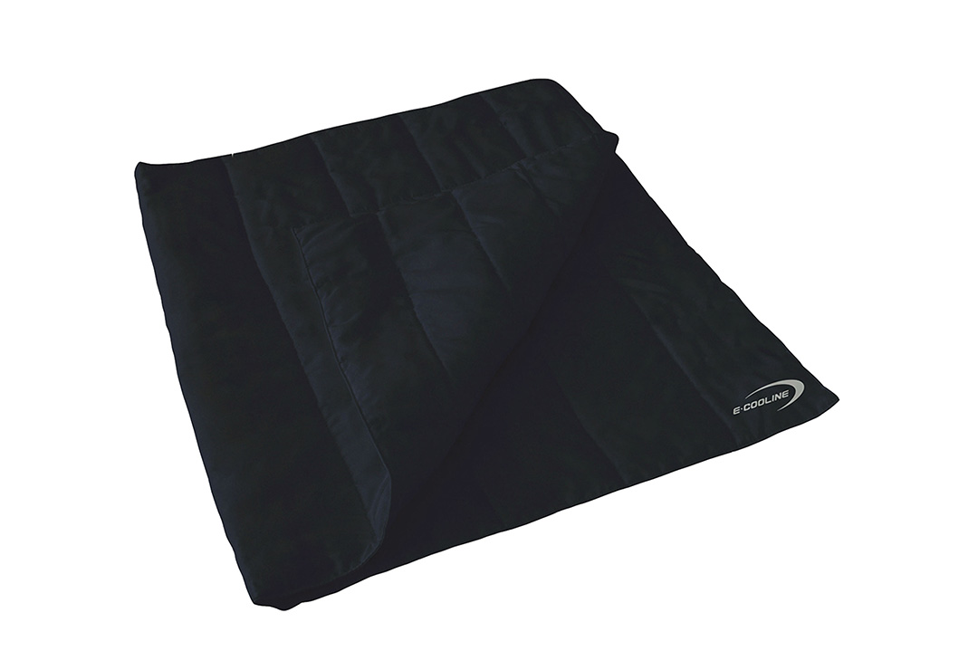 The E.COOLINE PowerDog SX3 cooling blanket is ideal for heat 