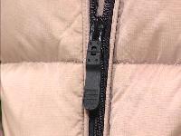 Here you see the extended zipper tabs, which are hanging unnoticeable on the zipper pull.