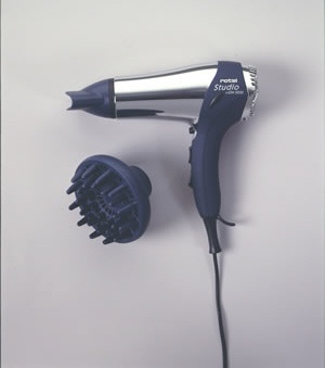 • Profi-Haartrockner mit elegantem Design und ION-Technik für eine schnellere und schonendere Haarpflege. 
<br>