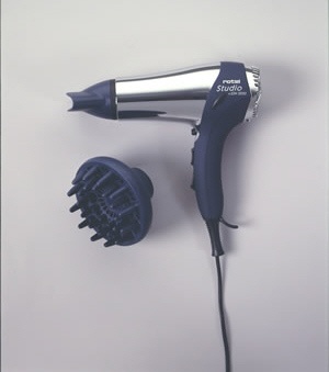 • Profi-Haartrockner mit elegantem Design und ION-Technik für eine schnellere und schonendere Haarpflege.
