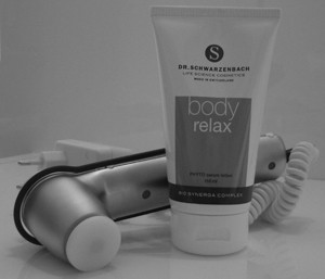 Dr. Schwarzenbach® BodyRelax crea una sensazione di benessere diffuso e penetra rapidamente, lasciando sulla pelle una piacevole sensazione di freschezza.
